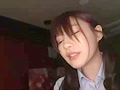 00492,A beautiful woman who feels