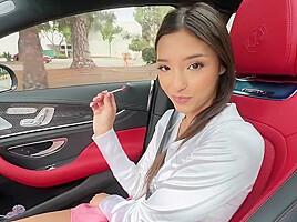 A Young Beauty Fell For An Expensive Car And Gave It To A Guy In The P - Layla Jenner