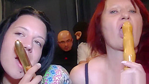 Amateur fucking in orgy