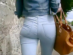 Ass in jeans that you'd want to pinch