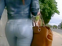 Ass in jeans that you'd want to pinch