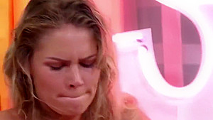 Attractive peach gets her narrowed vagina absolute of warm piss and blasts