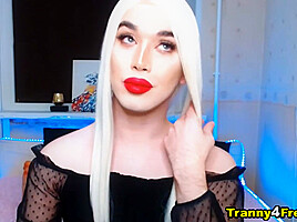Awesome Shemale Masturbate On Cam