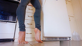 Barefeet calves in jeans