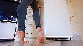 Barefeet calves in jeans