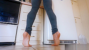 Barefeet calves in jeans