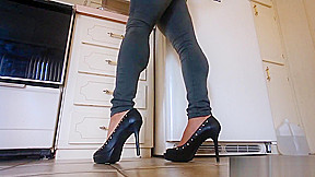 Barefeet calves in jeans