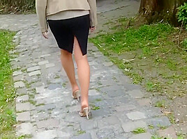 Beige Pantos Im Park