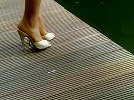 Beige Pantos Im Park