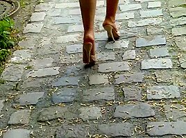 Beige Pantos Im Park