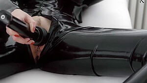 Big Boob Rubber Patient Masturbating In The Clinic