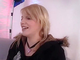 Blond german Amateur and her pumping
