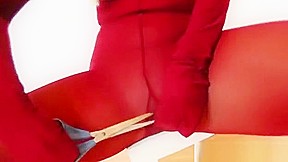 Blonde dildoing herself in pantyhose
