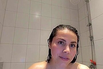 Boobs Shower Big Dildo
