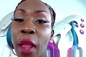 Bootyful ebony tranny in steamy solo