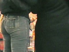 Bubble butt bunny in jeans followed by a candid cam