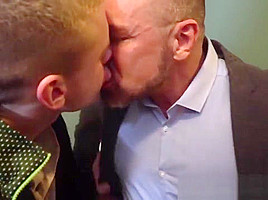 Buffed mature homosexual anally fucks a young stallion