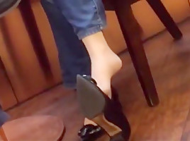 Candid asian extreme shoeplay dangling in nylons