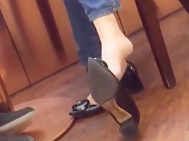 Candid asian extreme shoeplay dangling in nylons