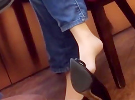 Candid asian extreme shoeplay dangling in nylons