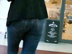 Candid asses in tight Levi jeans