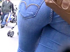 Candid asses in tight Levi jeans