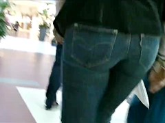 Candid asses in tight Levi jeans