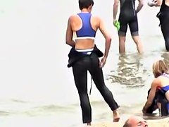 Candid babe losing down her tight spandex costume 07las02