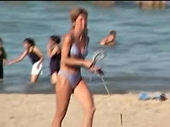 Candid bikini babe secretly on the beach 01r