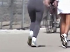 Candid cam shooting sexy sports woman in the street 01zi