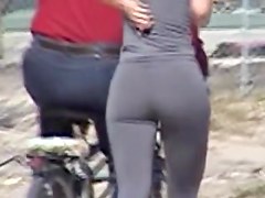 Candid cam shooting sexy sports woman in the street 01zi