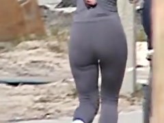 Candid cam shooting sexy sports woman in the street 01zi