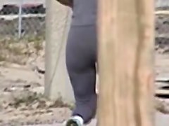 Candid cam shooting sexy sports woman in the street 01zi