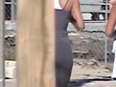 Candid cam shooting sexy sports woman in the street 01zi