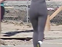 Candid cam shooting sexy sports woman in the street 01zi