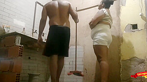 Chubby Married Girl Gave Her Ass To The Builder