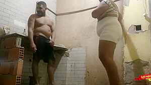 Chubby Married Girl Gave Her Ass To The Builder