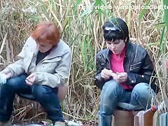 Chubby redhead and brunette chicks spied pissing