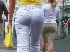 Classy blonde in heels and white pants in a street candid vid