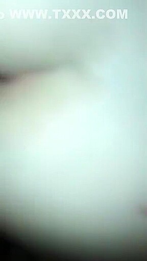 Close up amateur anal cream pie