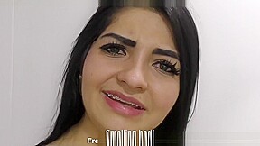 Colombiana caliente folla con una chica por
