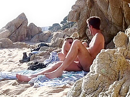 Couple Caught Having Amateur Sex At Public Beach