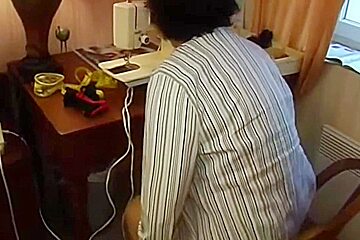 Couturiere Et Sa Fille (scene01)