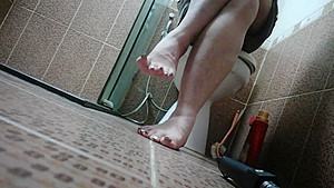 Crossed legs masturbation