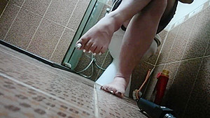 Crossed legs masturbation