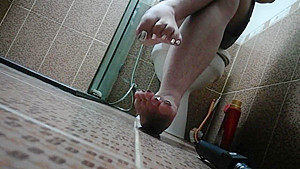 Crossed legs masturbation