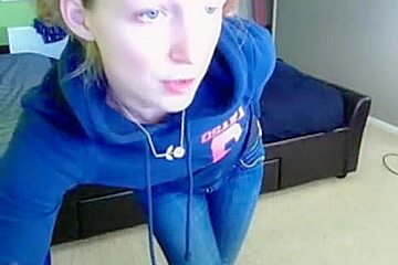 Cute teenie flashing tits