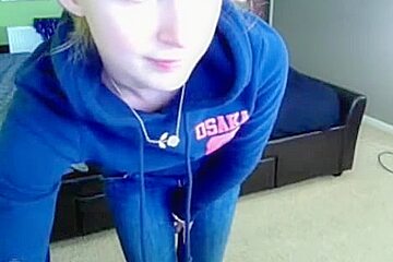 Cute teenie flashing tits