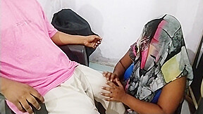 Desi Indian Sasur Ji Se Choot Marwayi Pair Dabane Ke Bahane Se