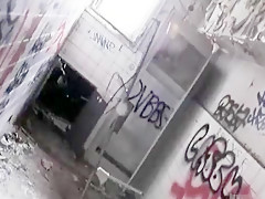 Dos Tios Guarretes en una Casa abandonada